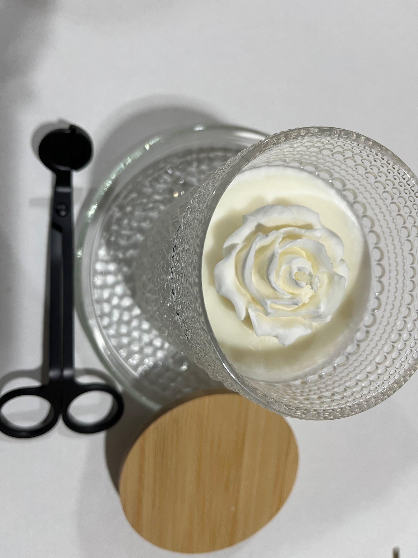 Candle Gift Set- Included 1 - 8.5 ounce candle, 1 Wick trimmer, 1 Candle Trivet